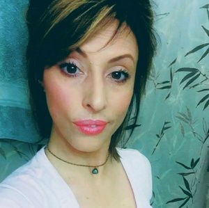 Meet your Posher, Caitrin